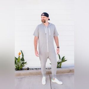 🩶 Smash + Tess Men’s Short Sleeve Romper – Size Large 🩶